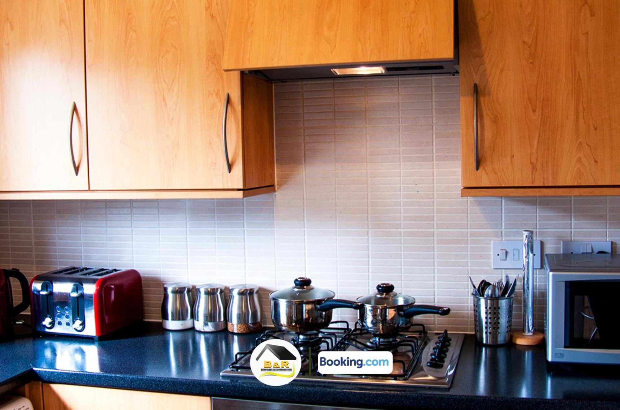 3 Bedroom House By B And R Serviced Accommodation Amesbury With Super Fast Wi-Fi 145Mbps Esterno foto