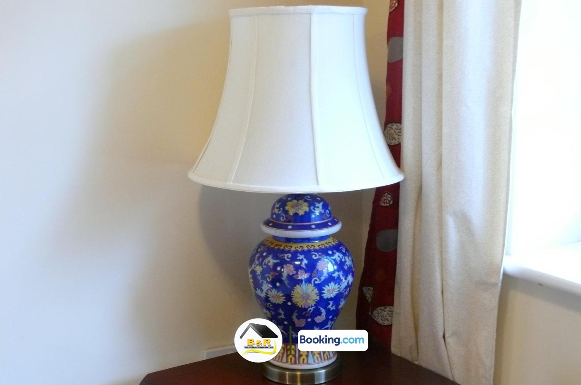 3 Bedroom House By B And R Serviced Accommodation Amesbury With Super Fast Wi-Fi 145Mbps Esterno foto