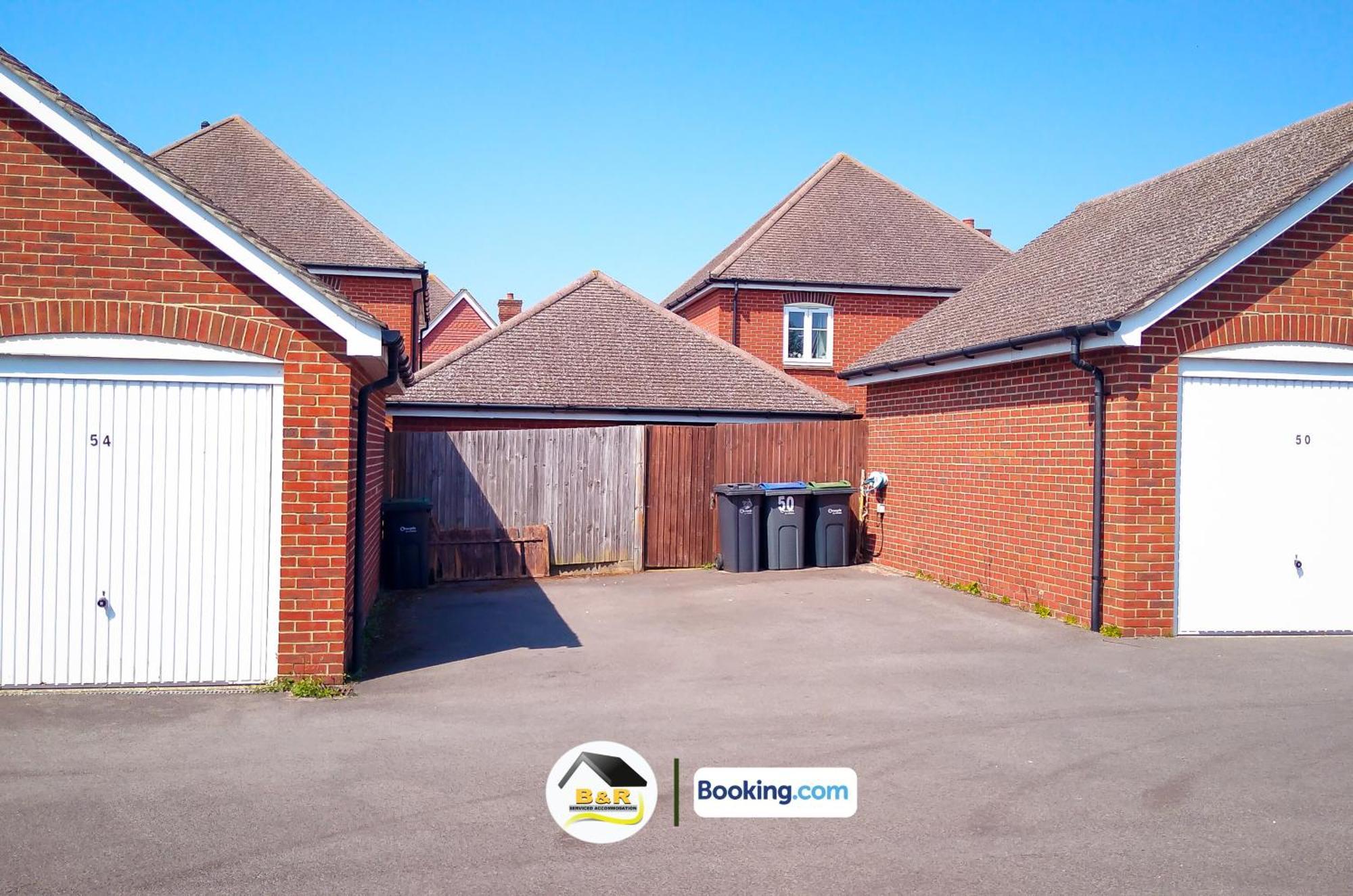 3 Bedroom House By B And R Serviced Accommodation Amesbury With Super Fast Wi-Fi 145Mbps Esterno foto