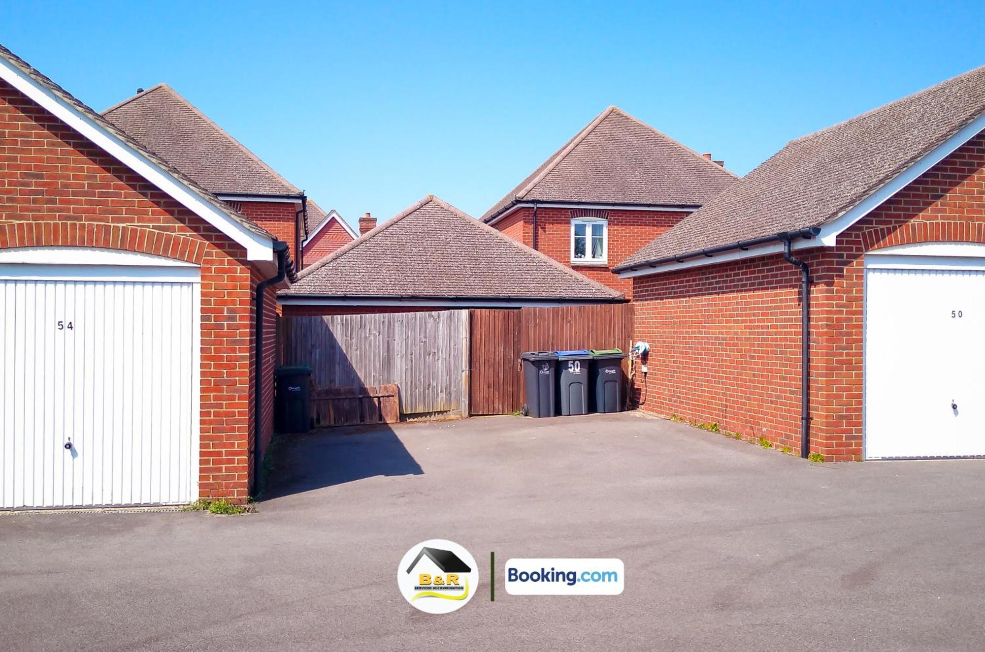 3 Bedroom House By B And R Serviced Accommodation Amesbury With Super Fast Wi-Fi 145Mbps Esterno foto