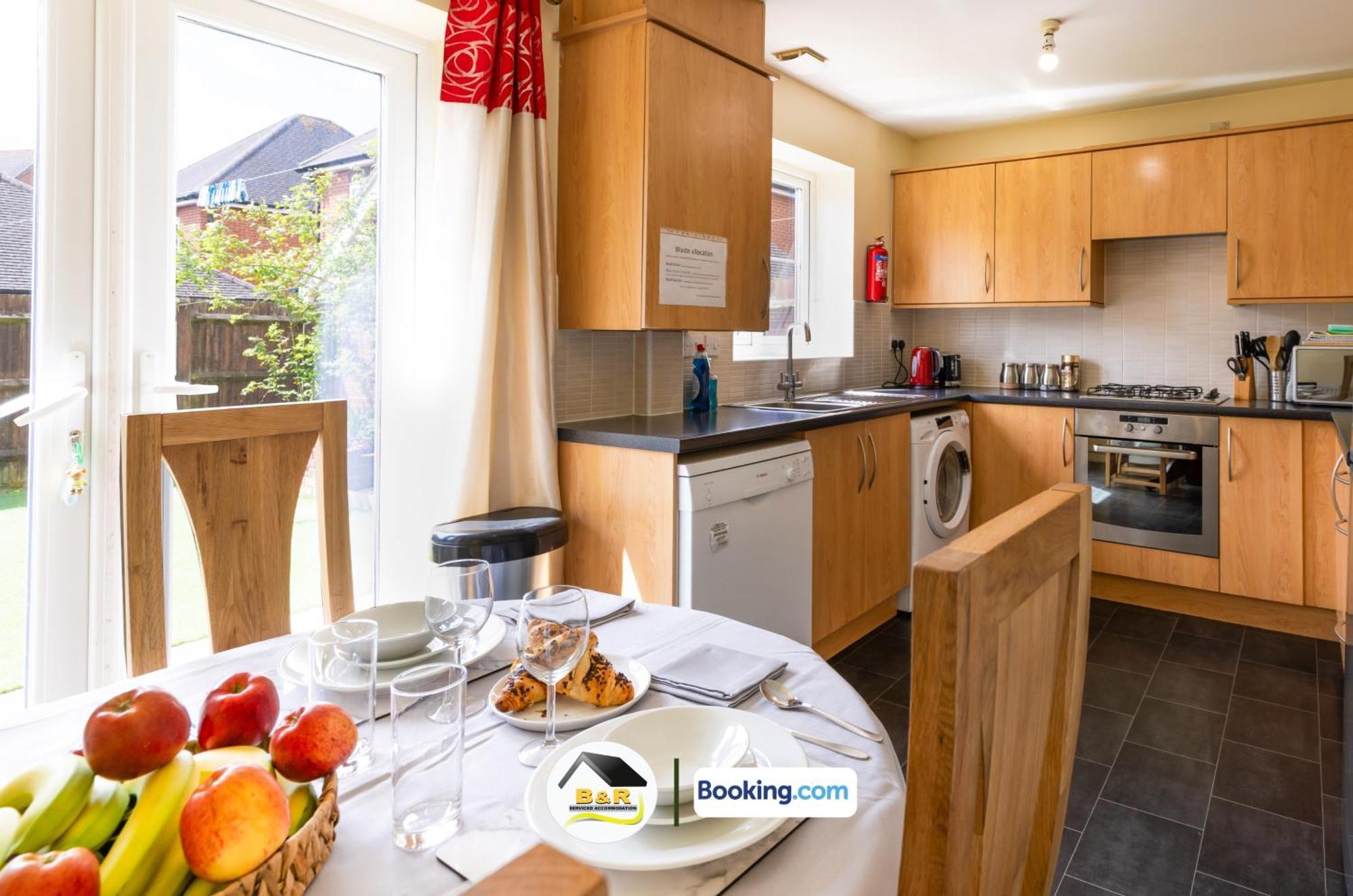 3 Bedroom House By B And R Serviced Accommodation Amesbury With Super Fast Wi-Fi 145Mbps Esterno foto