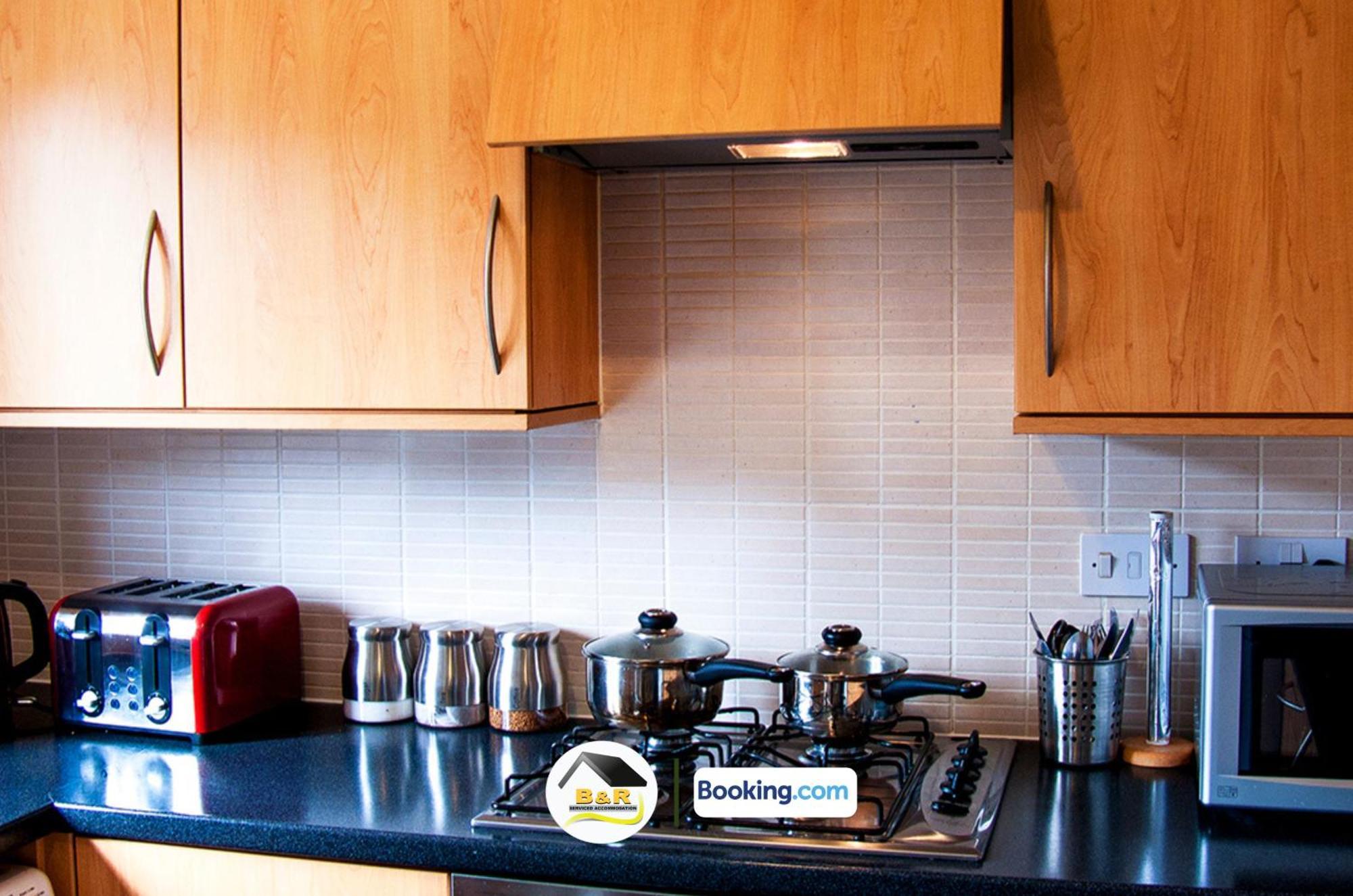 3 Bedroom House By B And R Serviced Accommodation Amesbury With Super Fast Wi-Fi 145Mbps Esterno foto