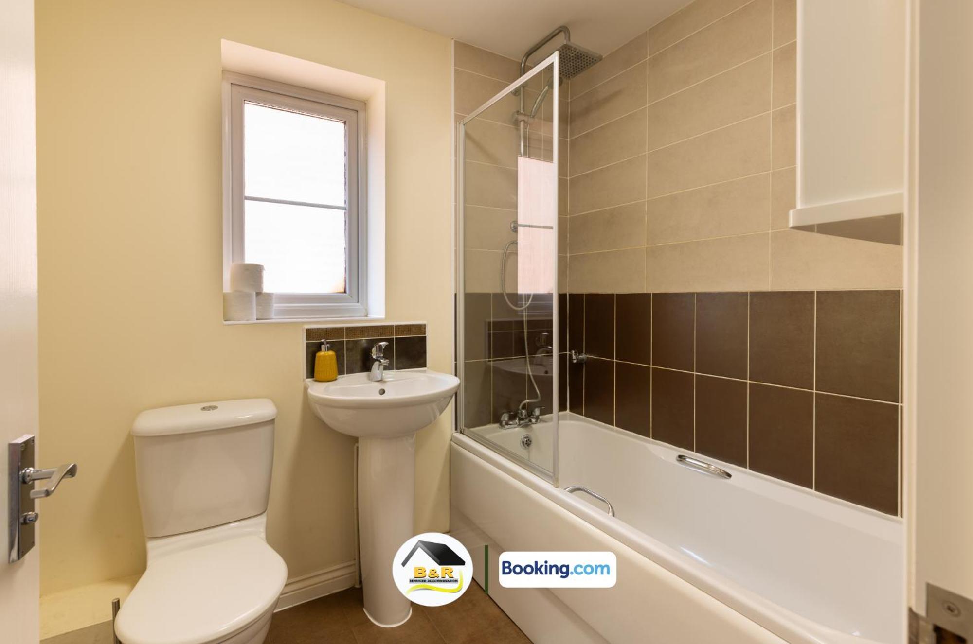3 Bedroom House By B And R Serviced Accommodation Amesbury With Super Fast Wi-Fi 145Mbps Esterno foto