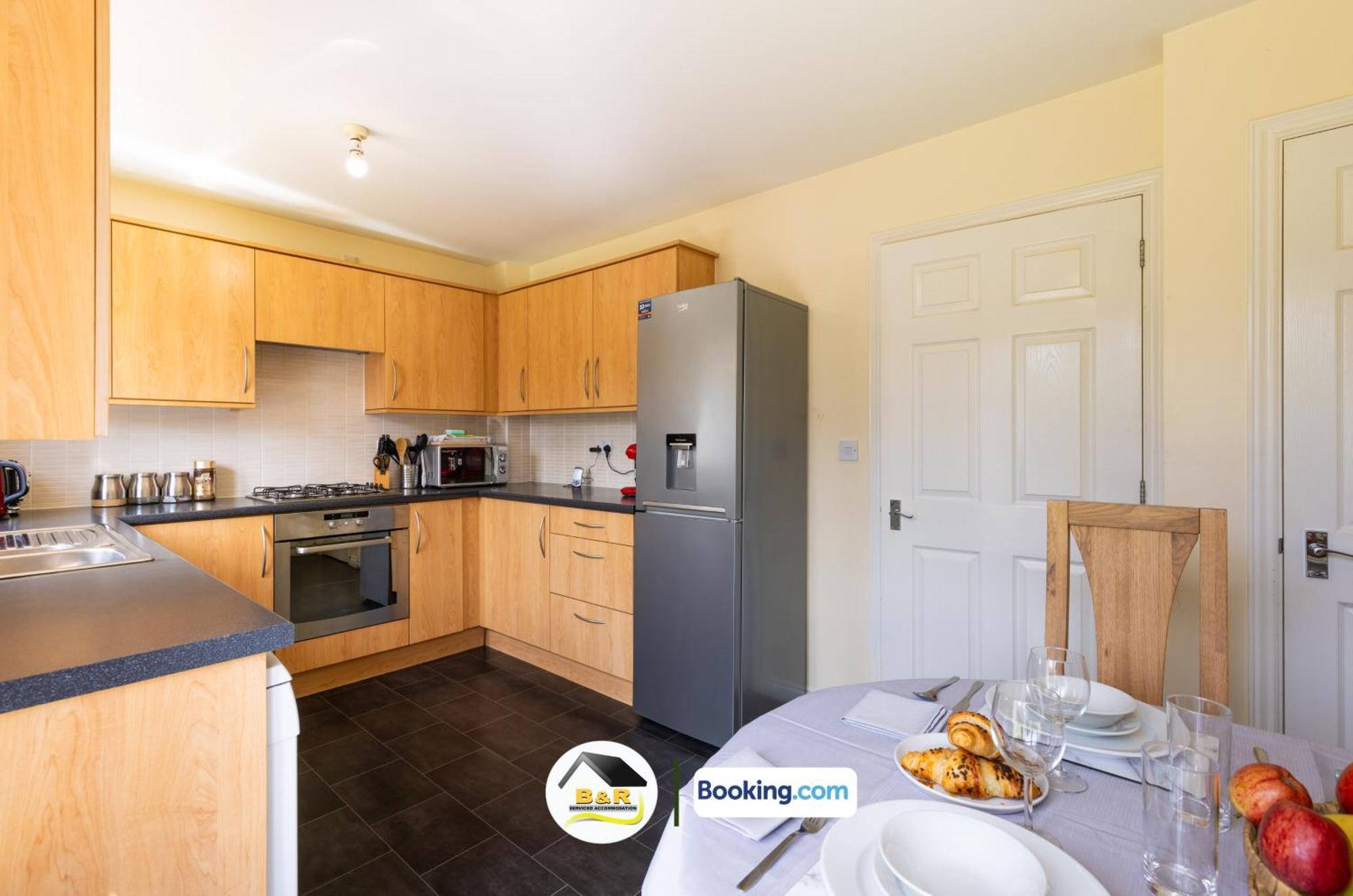 3 Bedroom House By B And R Serviced Accommodation Amesbury With Super Fast Wi-Fi 145Mbps Esterno foto