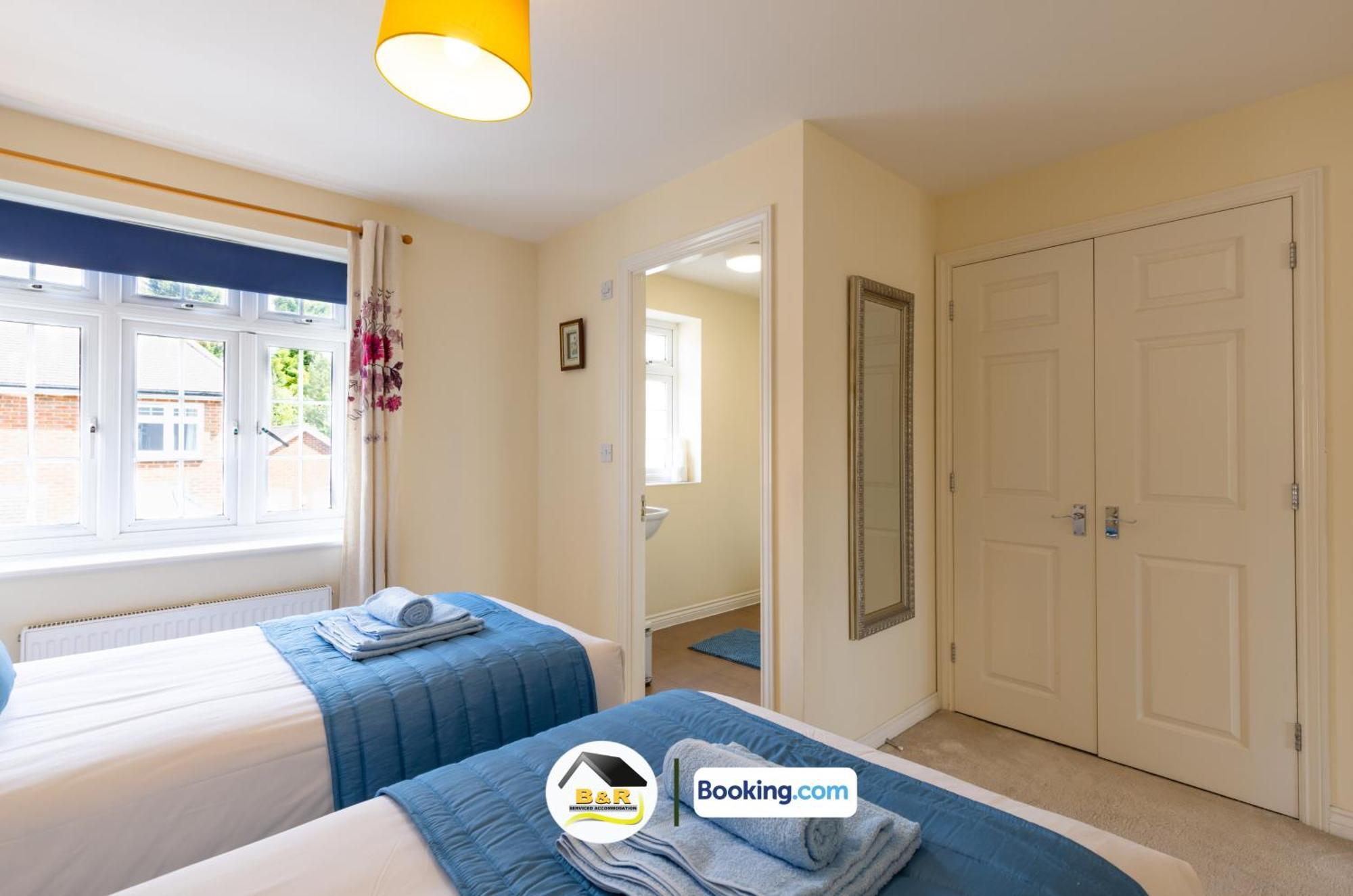 3 Bedroom House By B And R Serviced Accommodation Amesbury With Super Fast Wi-Fi 145Mbps Esterno foto